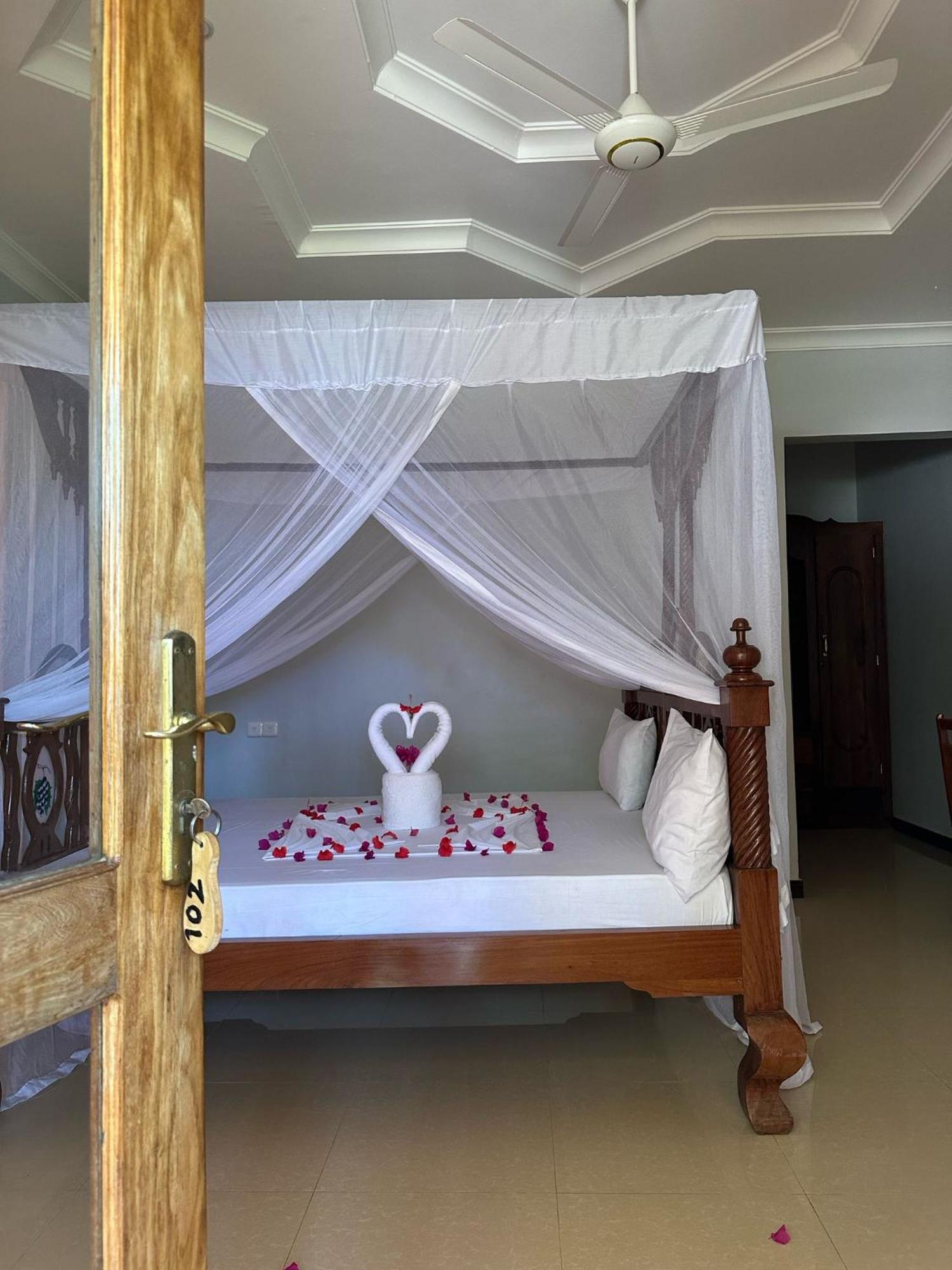 Relax Hotel Taj Nungwi Bagian luar foto