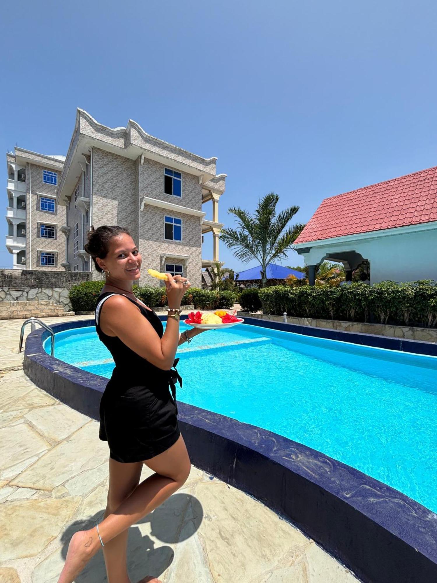 Relax Hotel Taj Nungwi Bagian luar foto